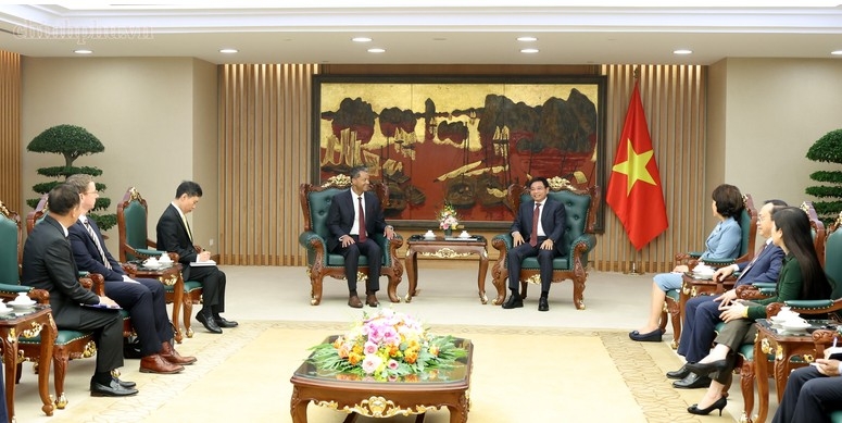 Deputy Prime Minister Nguyen Van Thang expresses his desire for R3 Lithium to continue making active contributions to the development of Vietnam-US relations in the coming period (Photo: VGP)