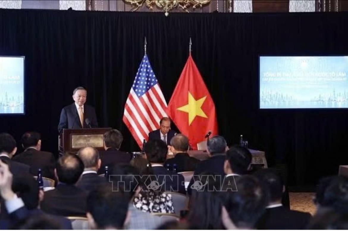 General Secretary of the Communist Party of Vietnam Central Committee and President To Lam meets with Vietnamese experts and intellectuals in the US (Photo: VNA)