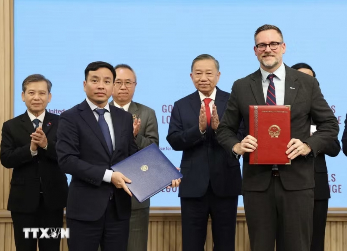Party General Secretary and President To Lam witnesses the exchange of Vietnam's cooperation documents and agreements with UN agencies.
(Photo: VNA)