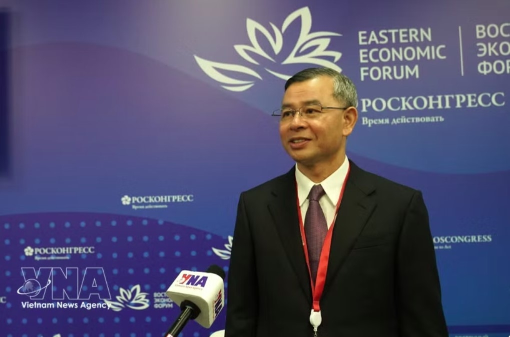 Minister of Finance Ngo Van Tuan grants an interview to Vietnam News Agency correspondents in <a href="https://english.vov.vn/en/economy/vietnam-russia-see-opportunities-for-trade-expansion-in-eurasian-market-post1231454.vov" target="_blank">Russia</a>. (Photo: VNA)