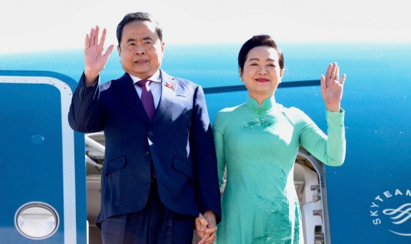 National Assembly President Tran Thanh Man and his spouse Nguyen Thi Thanh Nga arrive at Chinggis Khaan International Airport in Ulaanbaatar for an official visit to Mongolia.