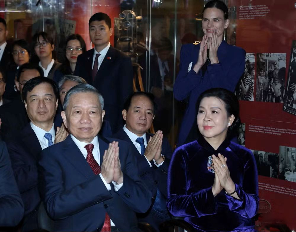 General Secretary of the Communist Party of Vietnam Central Committee and President To Lam and his spouse present at the inauguration of the Vietnam-Russia Heritage and Cultural Connectivity Space at the Russian State University of Cinematography named after S. Gerasimov. (Photo: VNA)