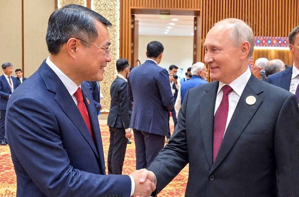 Prime Minister Le Minh Hung (L) holds meetings with Russian President Vladimir Putin (R), Indonesian President Prabowo Subianto, Philippine President Ferdinand R. Marcos Jr., Malaysian Prime Minister Anwar Ibrahim, UN Secretary-General Antonio Guterres and WHO Director-General Tedros Adhanom Ghebreyesus on the sidelines of the 18th BRICS Summit in New Delhi, India, on September 13. (Photo: VNA)