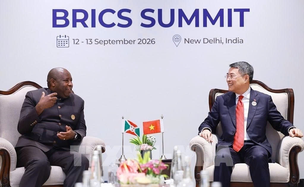 Vietnam attaches importance to promoting friendly relations and cooperation with African countries, including Burundi, Prime Minister Le Minh Hung tells Burundi President Évariste Ndayishimiye during their meeting on September 13. The two leaders agree to continue strengthening cooperation and mutual support at multilateral forums, while promoting their respective roles as bridges to enhance cooperation between each country and the Association of Southeast Asian Nations (ASEAN) and the African Union (AU), as well as between the two regional organisations. (Photo: VNA)