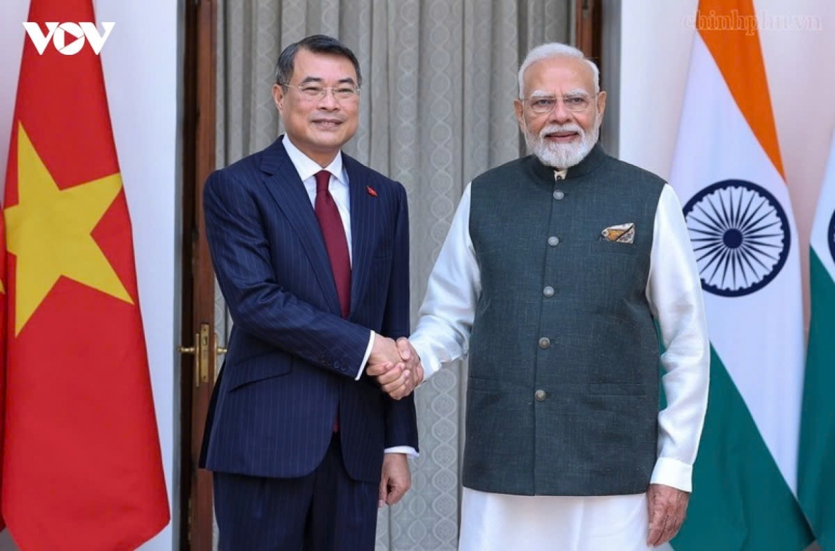 Prime Minister Le Minh Hung holds talks with his Indian counterpart Narendra Modi in New Delhi on September 12. In science and technology, PM Hung suggests formulating a Vietnam-India technology connectivity strategy focusing on artificial intelligence (AI) and 5G/6G mobile networks. The Vietnamese leader also lays stress on stepping up cultural, sports, yoga, and Buddhist exchange activities in 2027 to mark the 55th anniversary of diplomatic ties.