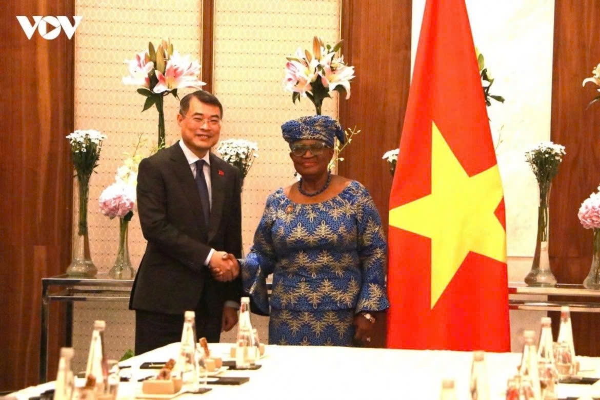 Meeting with World Trade Organization (WTO) Director-General Ngozi Okonjo-Iweala in New Delhi on September 12, Prime Minister Le Minh Hung calls on the WTO to step up support for Vietnam in capacity building, advanced trade policy training, legal advice on international disputes and trade facilitation, helping the country effectively leverage international agreements and commitments and enhance its competitiveness.