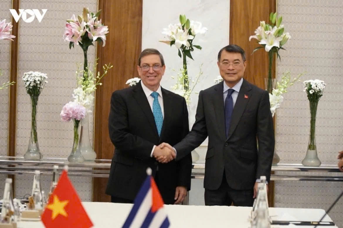 Receiving Bruno Rodriguez Parrilla, Politburo member and Minister of Foreign Affairs of Cuba, in New Delhi on September 12, PM Le Minh Hung reaffirms that Vietnam always attaches importance to its special friendship with Cuba, closely follows the situation in the Caribbean island nation, shares difficulties and challenges with Cuba, and stands ready to provide support within its capacity.