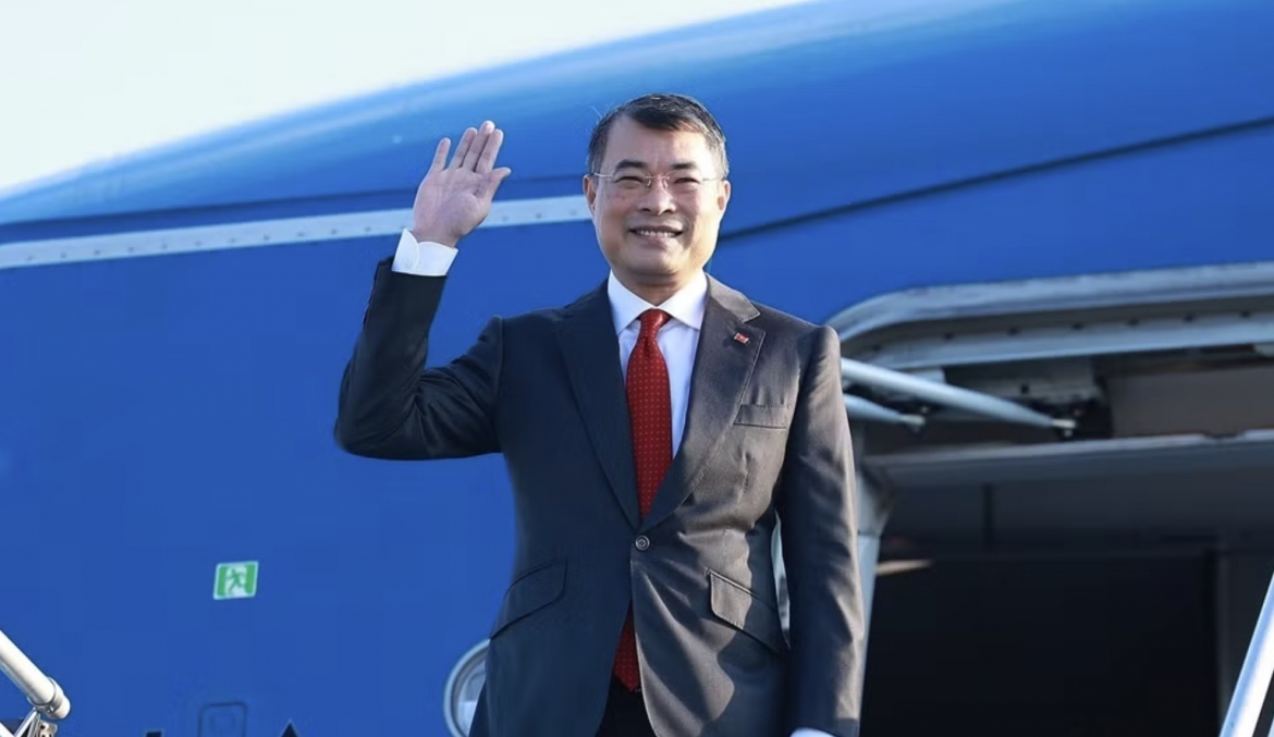 Prime Minister Le Minh Hung departs Hanoi for India to attend the 18th BRICS Summit (Photo: VNA)