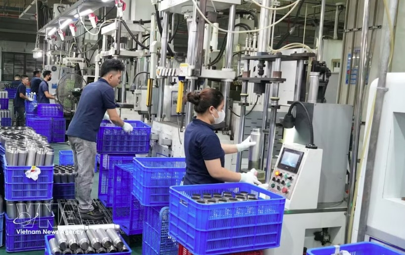 An automated robotic production line at CAYI Technology Vietnam Co., Ltd. in Yen Phong II-C Industrial Park, Bac Ninh province (Photo: VNA)