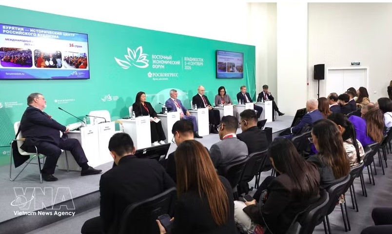 The discussion “Eurasian Connectivity: Challenges and Directions for Promoting Cooperation” is held on September 2 as part of the 11th Eastern Economic Forum in Russia. (Photo: VNA)