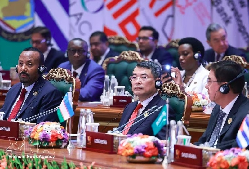 Prime Minister Le Minh Hung attends the 18th BRICS Summit in India (Photo: VNA)