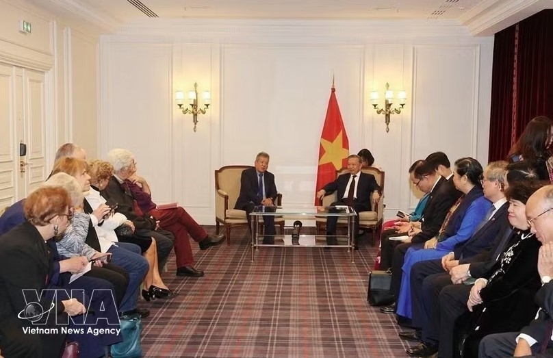 Party General Secretary To Lam (right) receives AAFV Chairman Nguyen Hai Nam during his visit to France in 2024. (Photo: VNA)