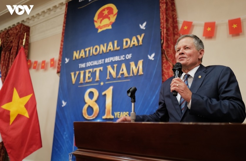 Senator Steve Daines expresses confidence in Vietnam's prosperous future and reaffirms his commitment to boosting bilateral friendship and cooperation.