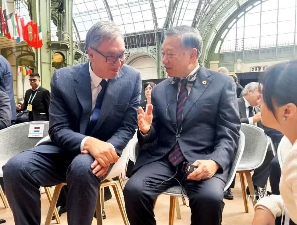 Party General Secretary and State President To Lam (R) meets with Serbian President Aleksandar Vučić on the sidelines of the 2026 InternationalSpace Summit in Paris on September 10.(Photo: VNA)