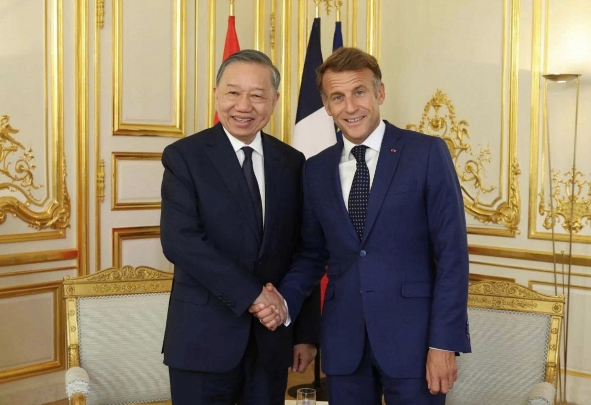General Secretary of the Communist Party of Vietnam Central Committee and President To Lam (left) and French President Emmanuel Macron. (Photo: VNA)