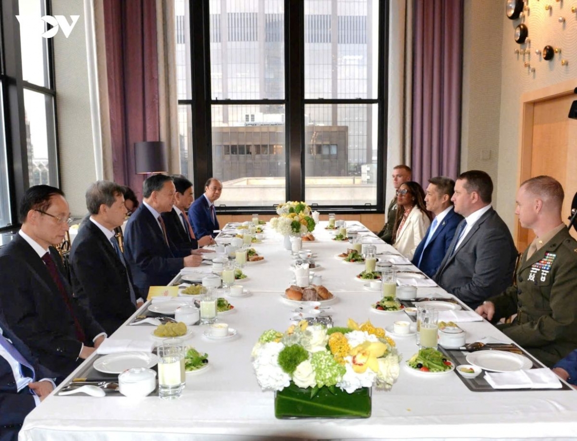 Vietnamese General Secretary and President To Lam and Acting Secretary of the US Navy Hung Cao hold a meeting in New York on September 22 as part of the former's <a href="https://english.vov.vn/en/politics/diplomacy/top-leader-to-lam-leaves-for-un-general-assembly-session-unga-81-post1334283.vov">working trip to the United States </a>for the 81st session of the UN General Assembly - UNGA 81