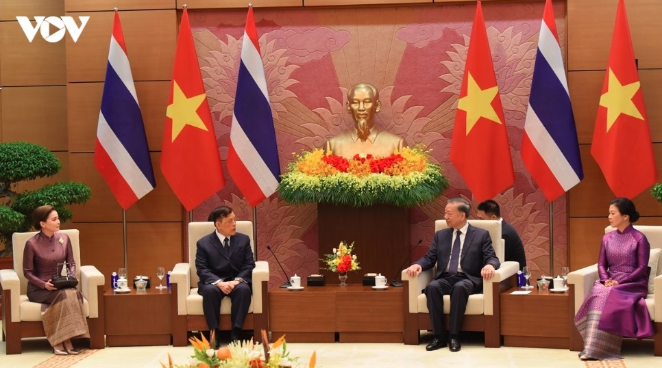  Party General Secretary and State President To Lam and his spouse Ngo Phuong Ly, together with King Maha Vajiralongkorn Phra Vajiraklaochaoyuhua and Queen Suthida Bajrasudhabimalalakshana of Thailand at their talks