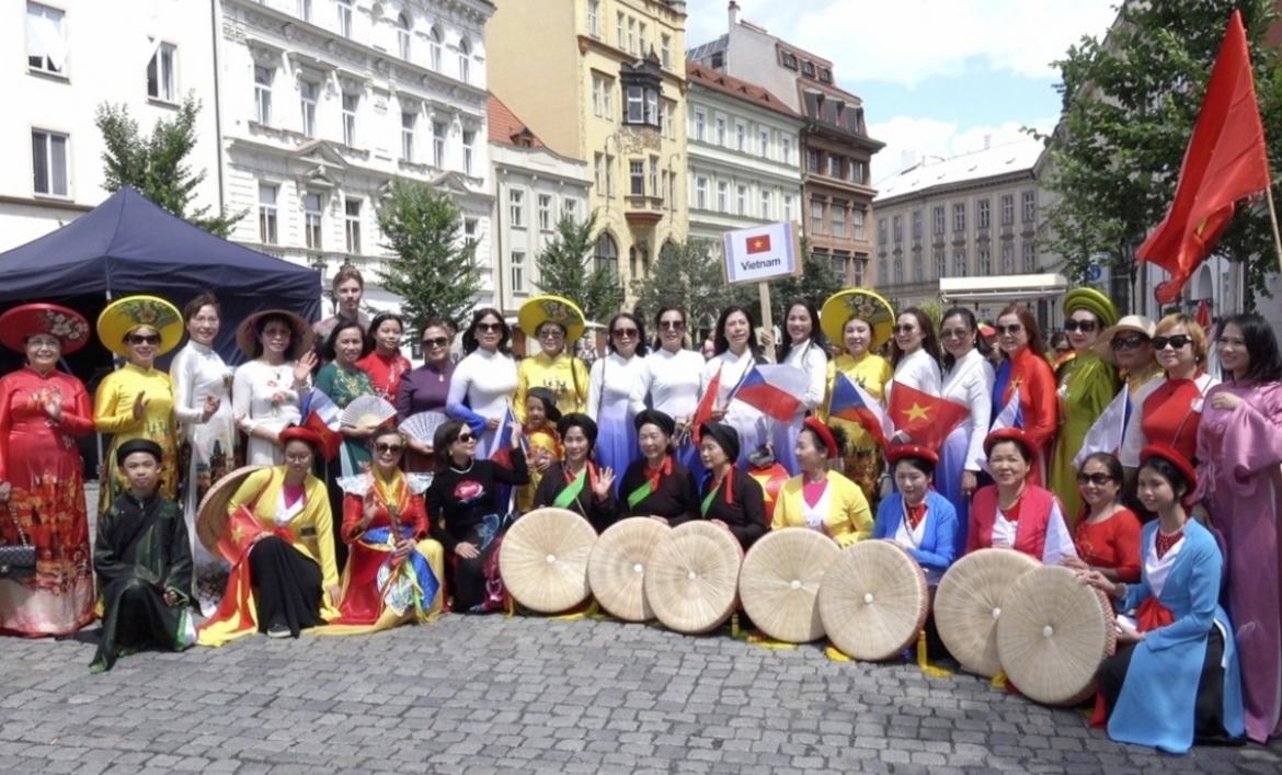 Vietnamese community shines at Minorities Festival in Czech Republic