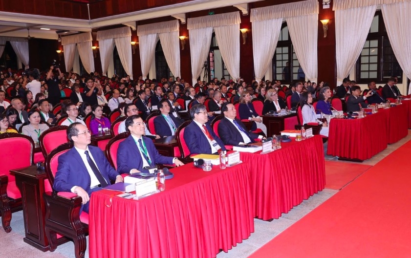 Delegates at the forum