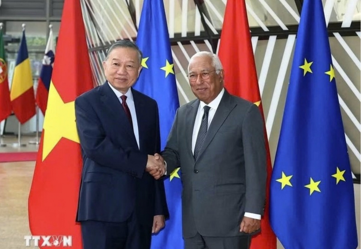 General Secretary of the Communist Party of Vietnam Central Committee and President To Lam (R) and President of the European Council António Costa. (Photo: VNA)