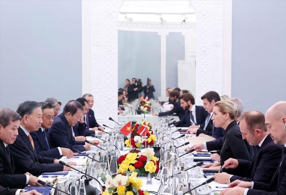 During their talks, General Secretary of the Communist Party of Vietnam Central Committee and State President To Lam and Danish Prime Minister Mette Frederiksen agree to elevate Vietnam - Denmark relations to a Comprehensive Strategic Partnership to fully tap their cooperation potential. (Photo: Thong Nhat/VNA)