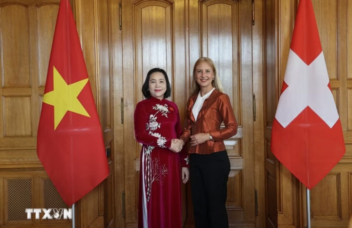 National Assembly Vice Chairman and Party Central Committee member Nguyen Thi Thanh with Katja Christ, First Vice President of the Swiss National Council. (Photo: VNA)