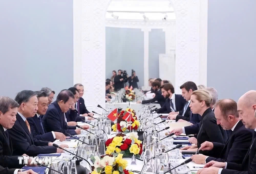 At the talks  (Photo: VNA)