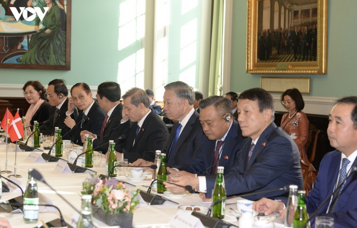 Party and State leader of Vietnam To Lam addresses the meeting with the Speaker of the Danish Parliament. 