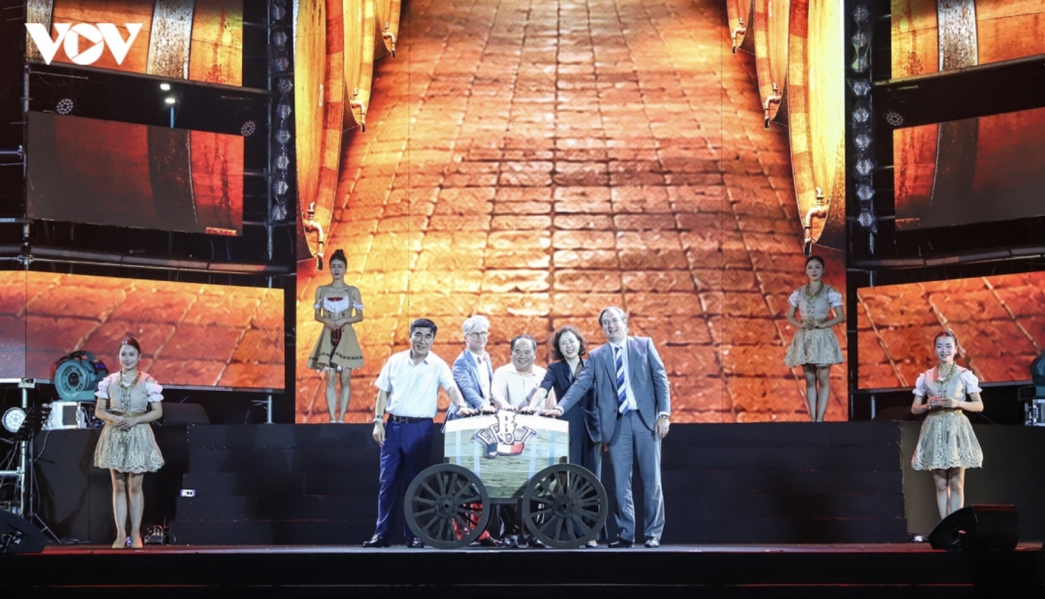 Belgian Ambassador to Vietnam Pieter Leenknegt, Quang Ninh officials and festival organisers attend the opening ceremony of the Belgian Culture and Food Festival 