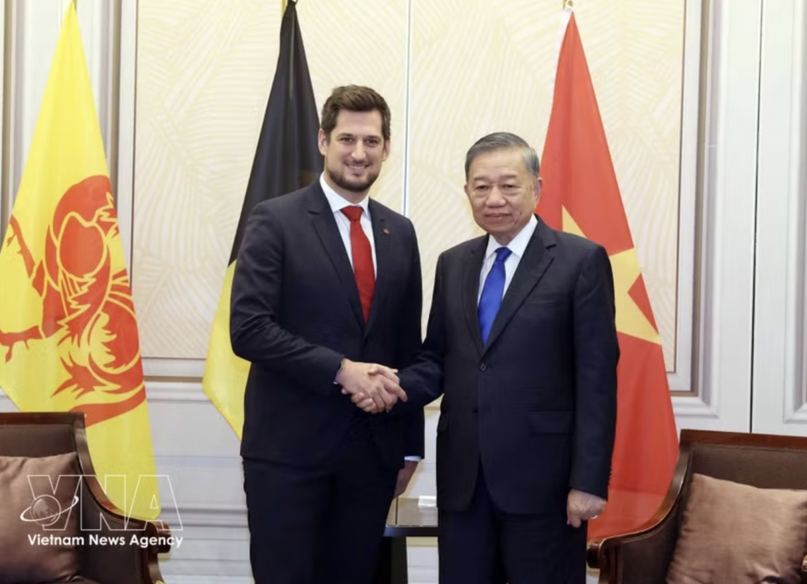 General Secretary of the Communist Party of Vietnam Central Committee and President To Lam (R) receives Minister-President of the Wallonia region Adrien Dolimont in Brussels on October 23. (Photo: VNA)