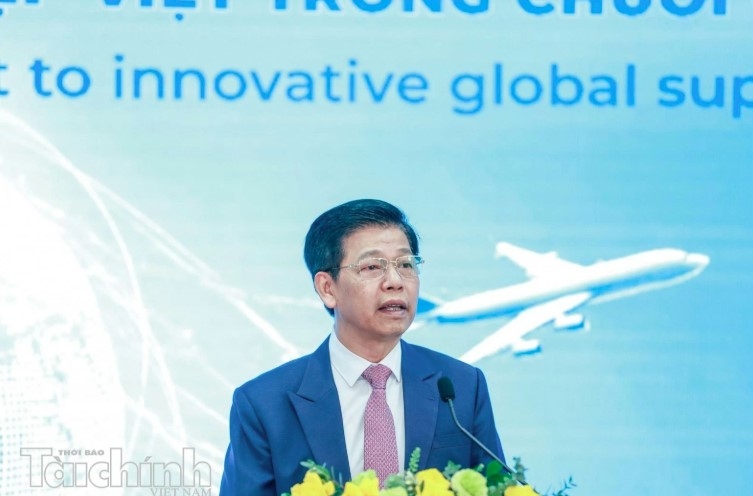 Pham Van Hoanh, Editor-in-Chief of the Finance &amp; Investment Newspaper, speaks at the event (Photo: thoibaotaichinhvietnam.vn)