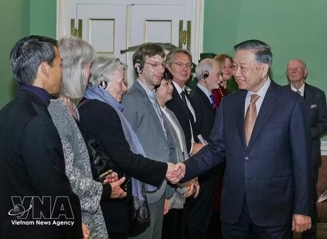 General Secretary of the Communist Party of Vietnam Central Committee and President To Lam meets with members of the Denmark–Vietnam Friendship Association in Copenhagen on October 20, 2026. (Photo: VNA)