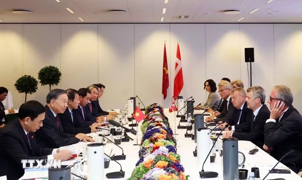 Receiving representatives of leading Danish companies in Copenhagen on October 20, 2026, Party General Secretary and State President To Lam reaffirms Vietnam’s readiness to work with Denmark and businesses from both countries to develop new cooperation models and create fresh opportunities for shared prosperity and a greener, more sustainable future. (Photo: VNA)