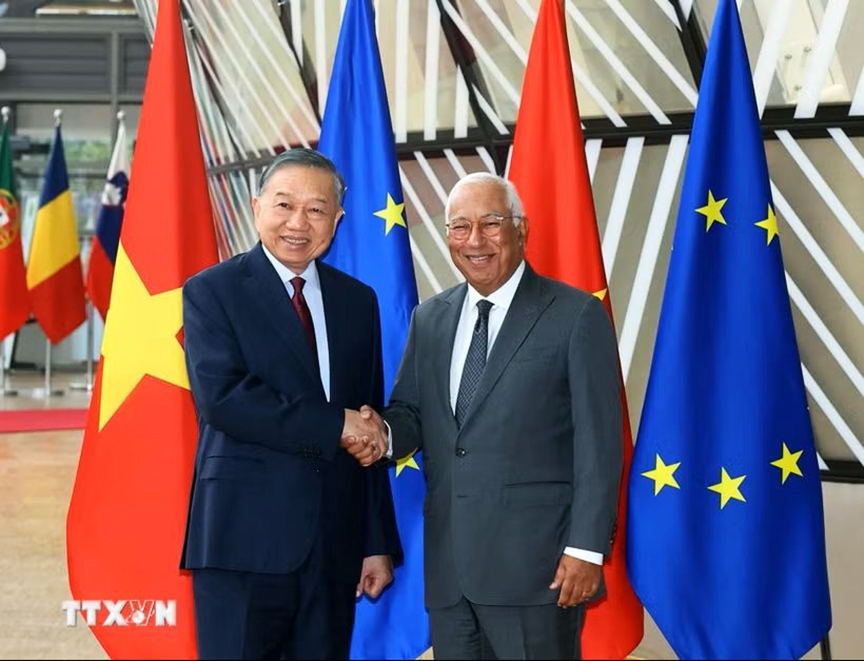 European Council President António Costa (R) welcomes General Secretary of the Communist Party of Vietnam Central Committee and State President To Lam on an official visit to the EU bloc in Brussels on October 22, 2026. (Photo: VNA) 