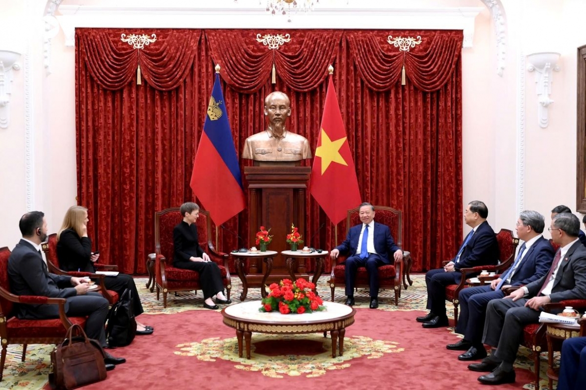 General Secretary of the Communist Party of Vietnam Central Committee and President To Lam and visiting Liechtenstein Prime Minister Brigitte Haas discuss measures to foster cooperation between the two countries, during their meeting in Hanoi on October 18