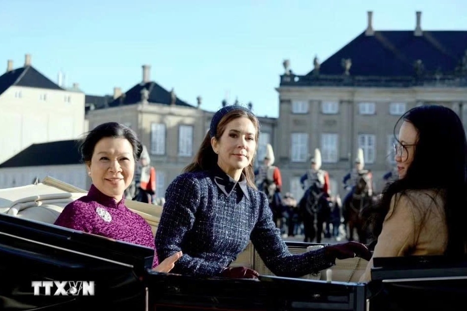Ngo Phuong Ly, spouse of Vietnam's top leader To Lam, and Queen Mary of Denmark. (Photo:VNA)