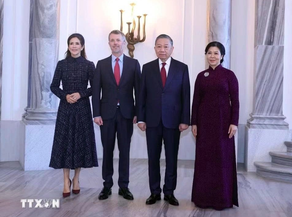 Party and State leader To Lam and his spouse Ngo Phuong Ly meet with King Frederik X and Queen Mary of Denmark. (Photo: VNA)